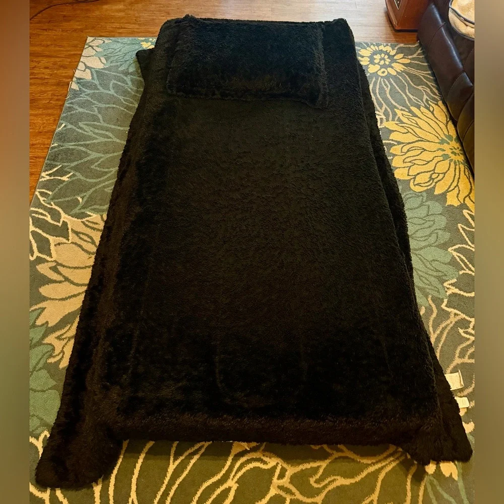 TWIN SIZE FURRY BLACK COMFORTER MATCHING SHAM BODY PILLOW & DUST RUFFLE WARM 😴🛌